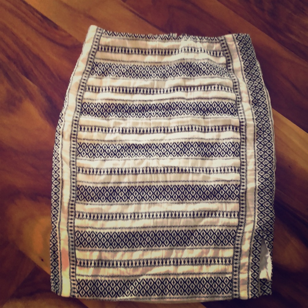 Black and white pencil skirt with abstract design